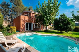Chalet  Salut. Chalet independiente con impresionantes vistas en la floresta, s