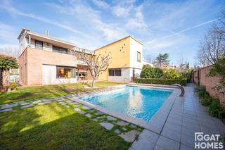 Xalet  Soria. Espectacular chalet sostenible con piscina a 350m estación ffgg