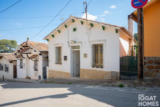 House in Moreneta montserrat 17. Acogedora casa en colonia montserrat a reformar.