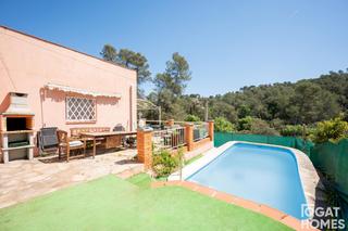 Casa a La Floresta. Vivienda a reformar con gran potencial en entorno luminoso y pri