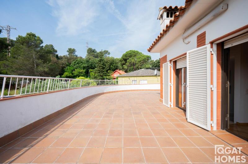 Foto 7f11acab-4e8c-4995-951c-452e6892e710. Casa con parcheggio piscina in Golf-Can Trabal Sant Cugat del Vallès