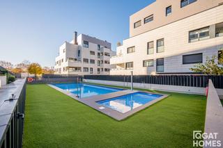 Flat  Can bellet. Piso con terraza, parking y piscina  en volpelleres