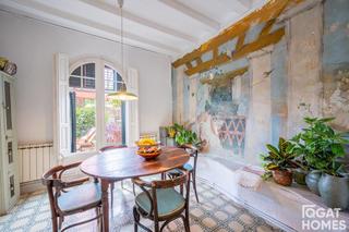 Casa adossada  Joan borras. Casa adosada con fachada histrica en valldoreix