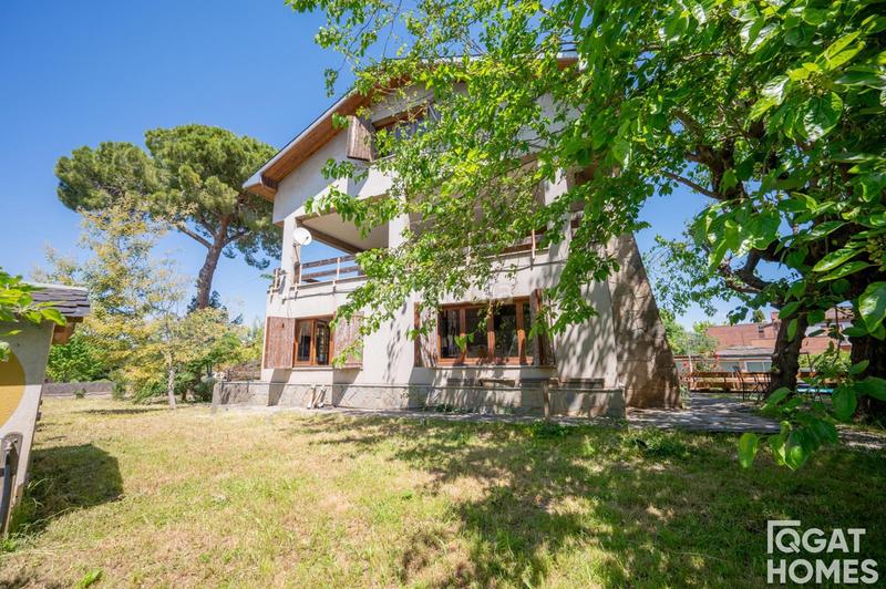 Foto c1b5d8b2-6611-4e1c-a8eb-8129adc58dc4. Chalet mit parking pool in Mira-sol Sant Cugat del Vallès