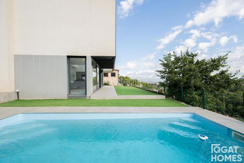 Foto 06d4bcb5-279f-41d5-8d7c-bc6f9e434c69. Chalet with parking pool in La Floresta Sant Cugat del Vallès