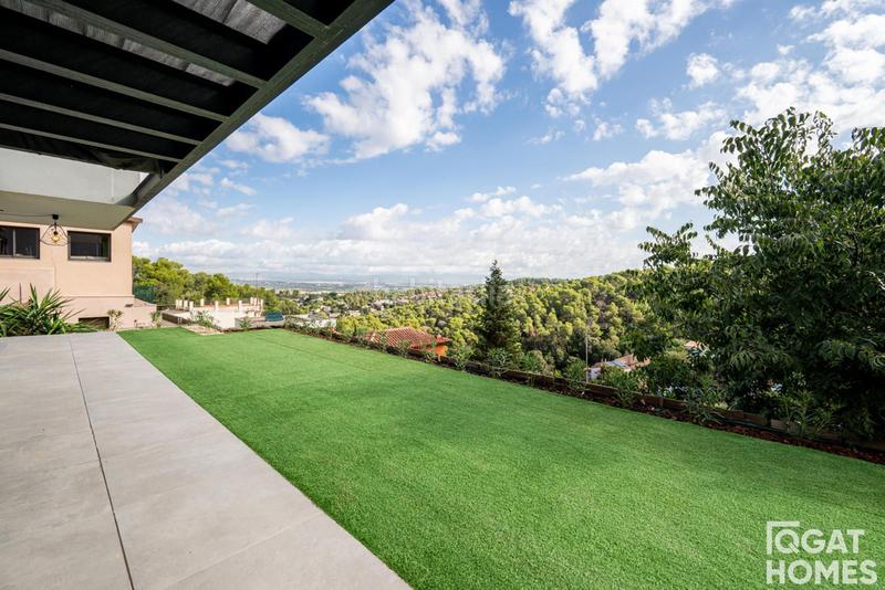 Foto 8a66200d-988b-49f0-82db-c56fb5171a5d. Chalet with parking pool in La Floresta Sant Cugat del Vallès