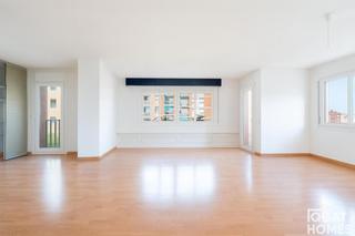 Pis  Jaume i. Bonito piso en el centro de  terrassa, amplio, luminoso y con te