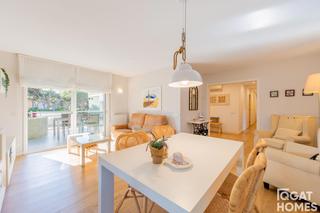 Etagenwohnung  Marinada. Piso reformado con terraza y vistas despejadas en gavà mar