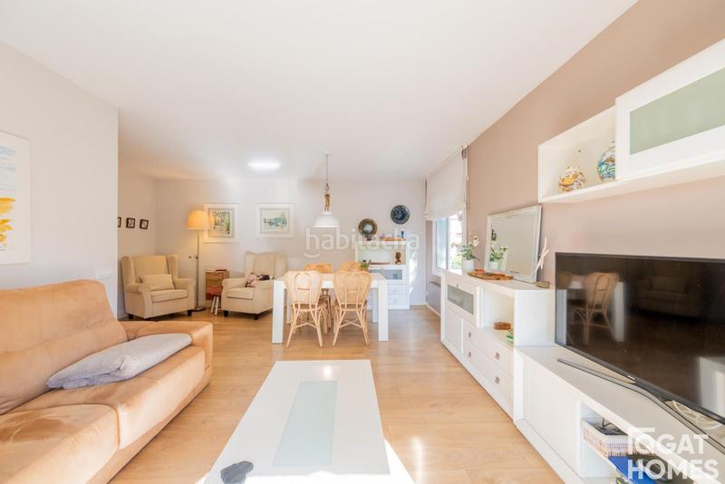 Foto 364f09f5-656b-4384-9823-a8155a84ffcc. Pis amb calefacció aparcament piscina a Gava Mar Gavà