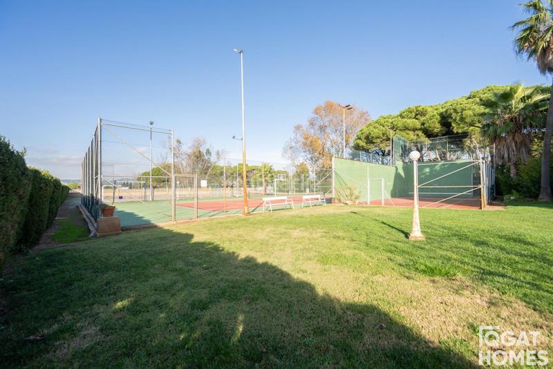 Foto f6b9ca46-4ede-4bd3-9704-63c333c8fcde. Pis amb calefacció aparcament piscina a Gava Mar Gavà