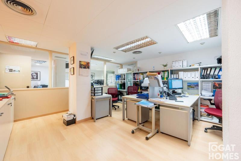 Foto 098a5709-1d81-42b9-8f1d-081e1d10e87e. Office space with parking in El Camp d´en Grassot i Gràcia Nova Barcelona