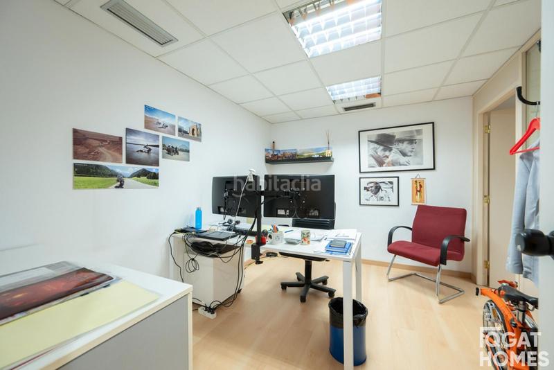 Foto 4c671792-e7d0-4713-8bd3-51728596bf1e. Office space with parking in El Camp d´en Grassot i Gràcia Nova Barcelona
