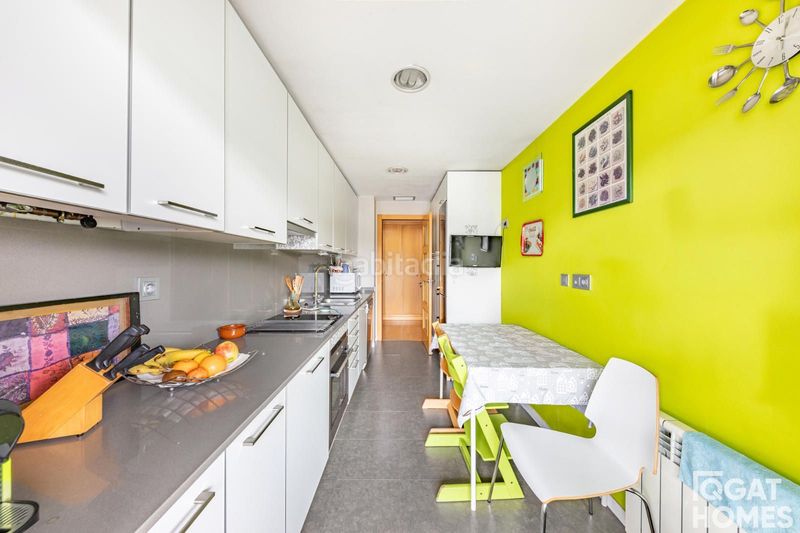 Foto 9e6a8a72-f969-4e30-80e9-4a661f13d96e. Àtic amb calefacció aparcament piscina a Volpelleres Sant Cugat del Vallès