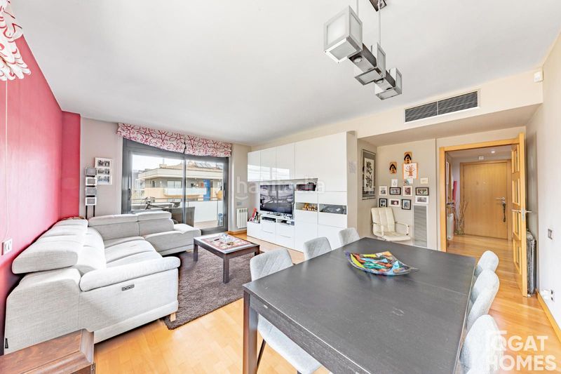 Foto a2099d19-695b-4cb9-b750-52106c3f9dcb. Àtic amb calefacció aparcament piscina a Volpelleres Sant Cugat del Vallès