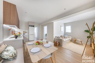 Casa  Llobateras, 86. Casa con espacio polivalente y patio interior en el centro de ru