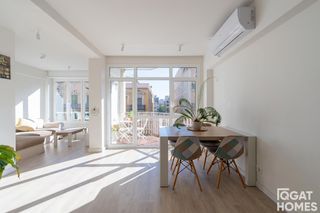 Piso  Comte borrell. Piso reformado con terraza en sant antoni, barcelona.