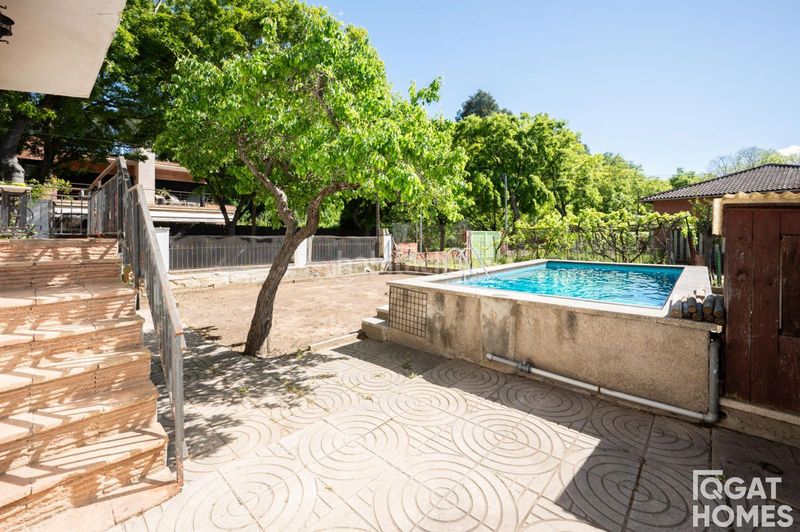 Foto 028bed06-512c-4233-a2ee-768dd12399ad. Casa amb calefacció aparcament piscina a Mira-sol Sant Cugat del Vallès