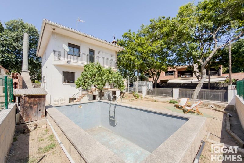 Foto 247f7774-fe9c-4601-975e-4ebcd28b3fdd. Casa amb calefacció aparcament piscina a Mira-sol Sant Cugat del Vallès