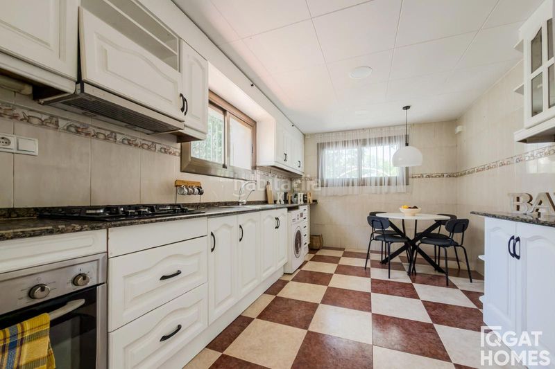 Foto 46c1fc9e-29e0-4fb3-8362-93061d082fbd. Casa amb calefacció aparcament piscina a Mira-sol Sant Cugat del Vallès