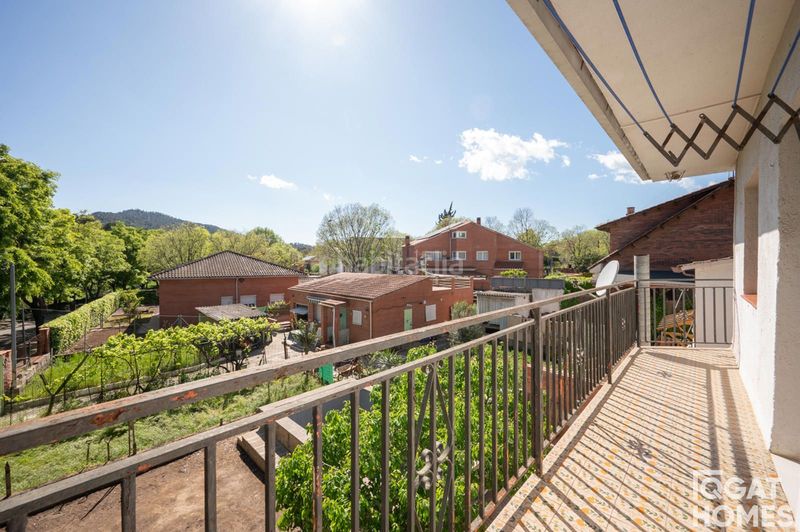Foto b67293c7-86dc-43d6-89a8-b996d6472ff7. Casa amb calefacció aparcament piscina a Mira-sol Sant Cugat del Vallès