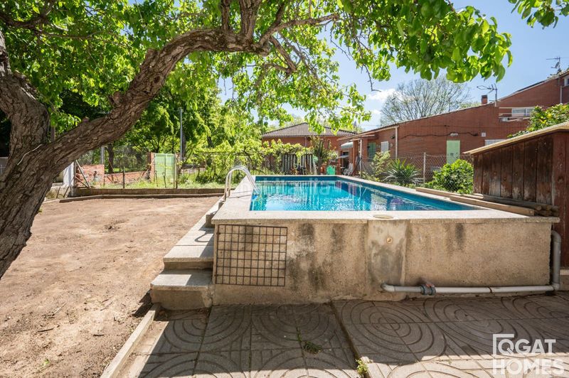 Foto e364868a-2612-4e14-88e3-e22aa2a685c5. Casa amb calefacció aparcament piscina a Mira-sol Sant Cugat del Vallès