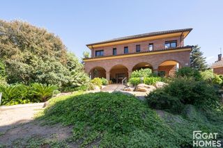 Lloguer Casa  Fuster i serracant. Exclusiva vivienda de alto standing con jardín y máxima privacid
