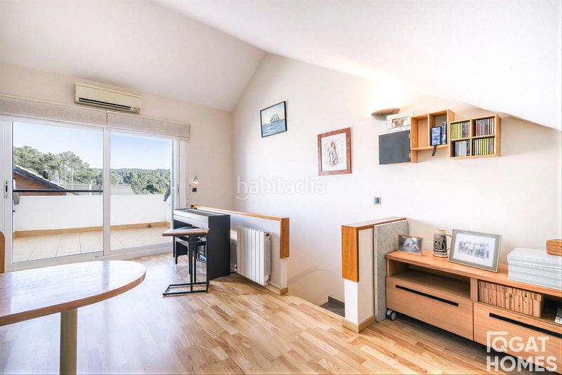 Foto 135052db-1953-4439-84e1-e1f502a7f1f4. Casa adossada amb calefacció aparcament a Eixample Sant Cugat del Vallès