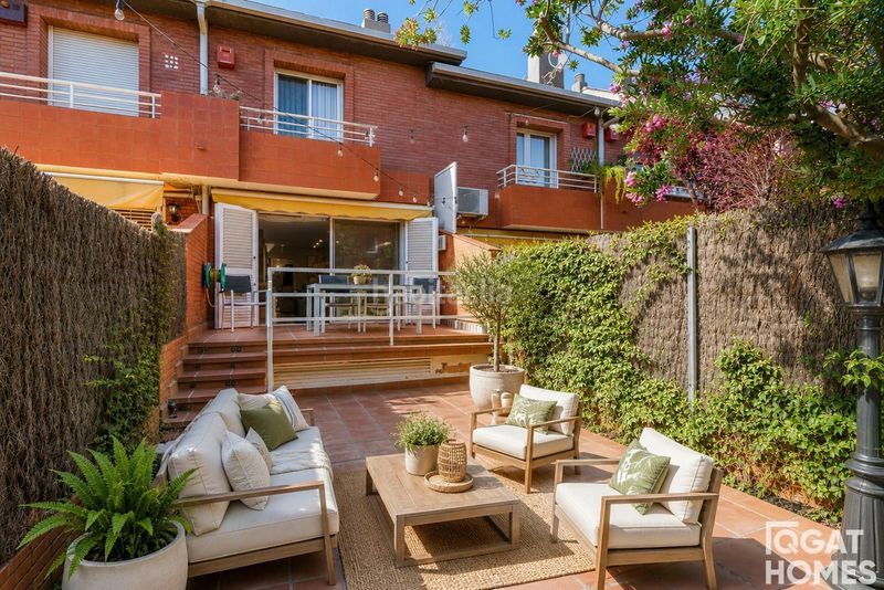 Foto a390bbac-aa00-48a4-9eed-d508e7e16c50. Casa adossada amb calefacció aparcament a Eixample Sant Cugat del Vallès