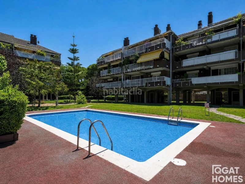 Foto 0492f187-1a99-4125-b0a7-ce7bc3184289. Lloguer àtic amb aparcament piscina a Gava Mar Gavà