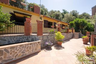 Xalet  Vallvidrera. Chalet independiente en la floresta