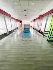 Locale commerciale in Parque Geólogo José Royo Gómez. Local en avenida casalduch, zona colegio carmelitas