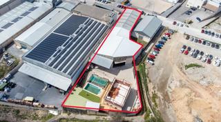 Nau industrial a Alcalá la Real. Se vende nave industrial de 1.096 m² con vivienda a reformar, ub