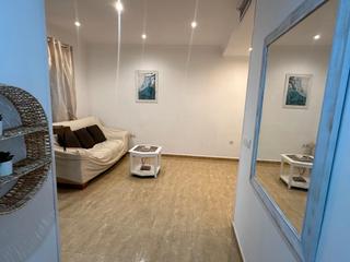 Pis a Las Cañadas. Se vende piso bajo reformado de 2 dormitorios y 2 baños en las l