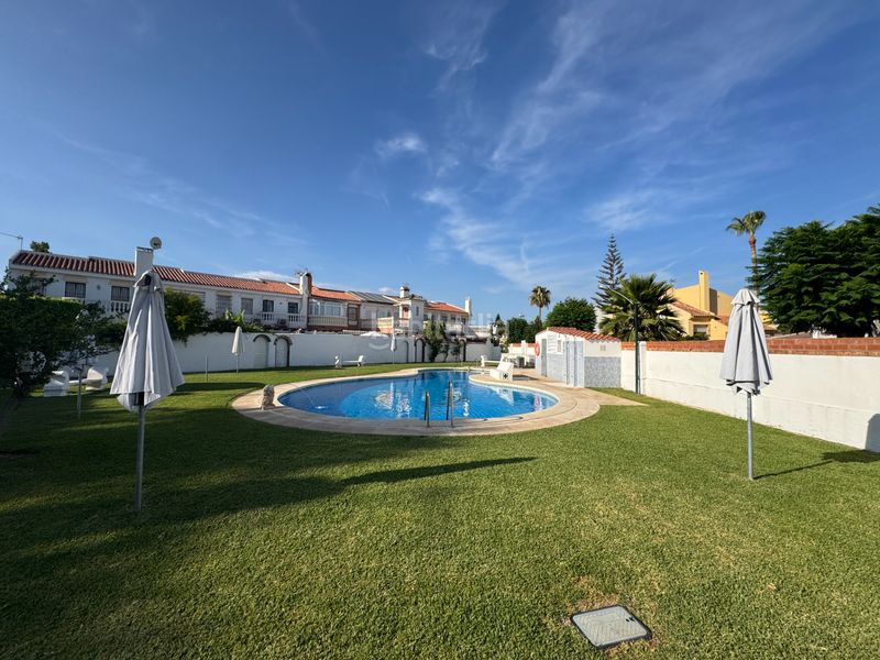 Foto 1c8657d2-5017-4d54-8b88-bdb00ab7d636. Lloguer casa adossada amb xemeneia calefacció aparcament piscina a Málaga