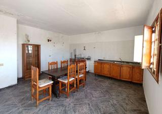 Masia a Güime. Güime casa de pueblo a reformar con gran terreno