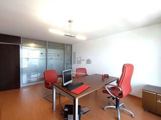 Oficina a Centro - La Vega Alta. En venta oficina en arrecife con dos plazas de aparcamiento y tr