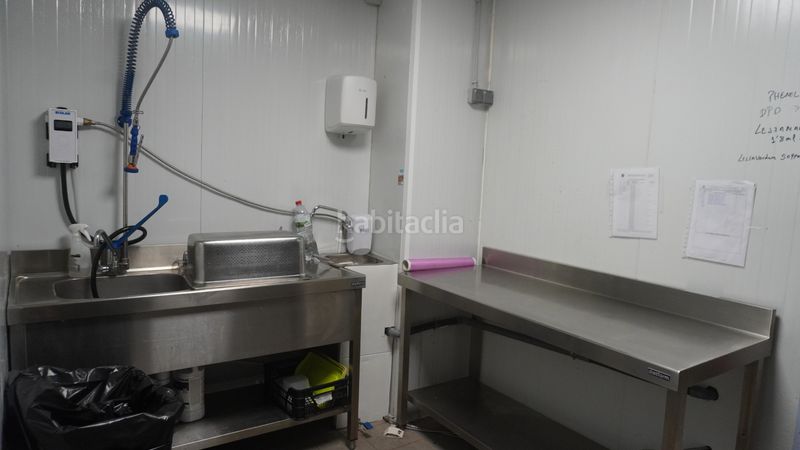 Foto cb7d0d49-f2b8-49f1-9c99-6229965f643e. Local comercial en carrer de santiago rusiñol 18 local en venta con salida de humos. en Vila-seca