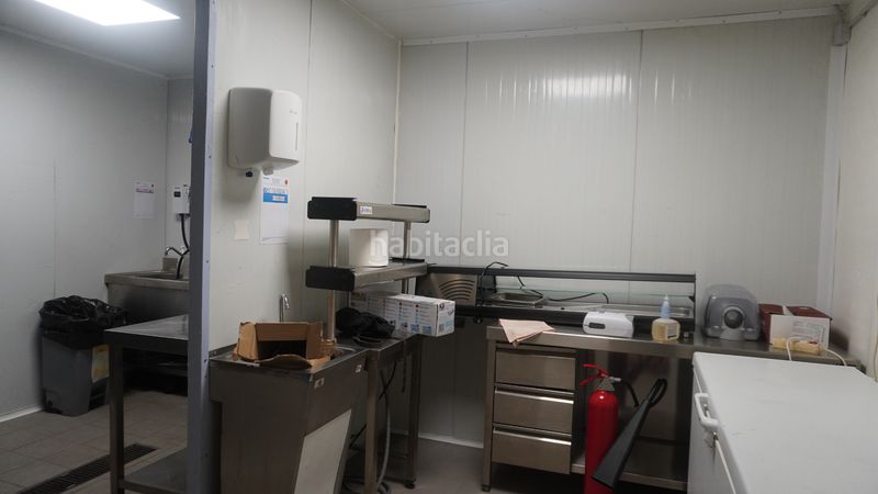 Foto edc444b7-4aa1-40ff-a98a-615c98c2646e. Local comercial en carrer de santiago rusiñol 18 local en venta con salida de humos. en Vila-seca