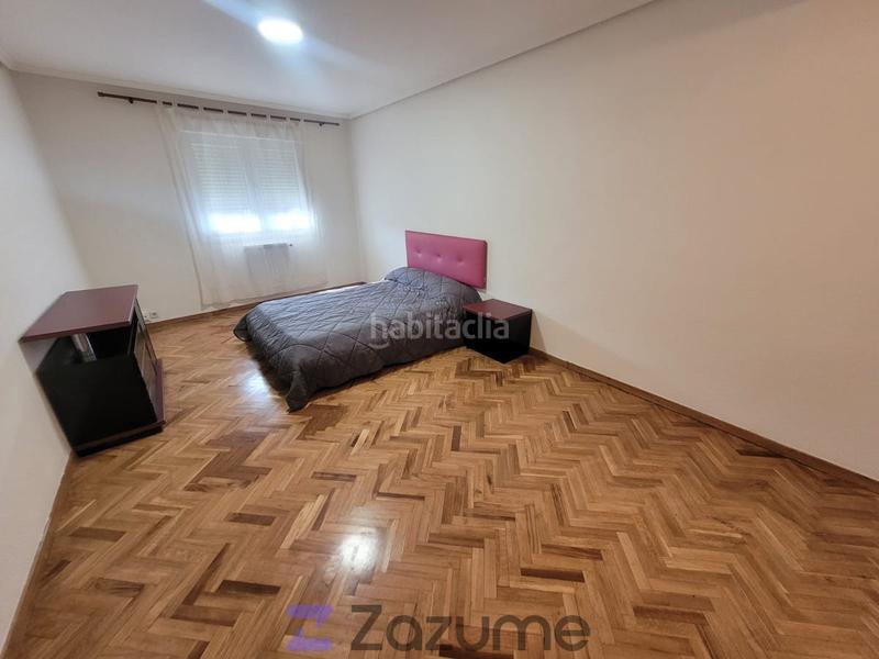 Foto b18f0fdb-f094-4d36-9fbe-e9b36f1770f8. Alquiler piso en Via Romana Segovia