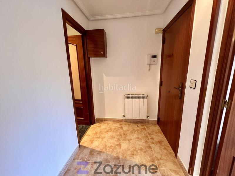Foto 614a093c-b68e-4bf1-bacf-dae6d681ea1b. Rent flat with heating in Adurtza Vitoria - Gasteiz