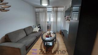 Miete Etagenwohnung  C. de la paz