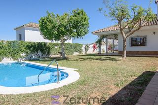 Chalet in C. Pintor Valdez Leal