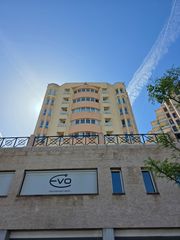 Alquiler Apartamento en El Terreno. Bonito apartamento en edificio de alto standing con piscina comu