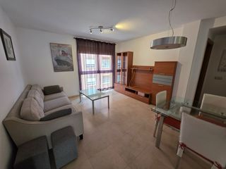 Rent Penthouse in La Soledat Nord. Bonito piso de 2 habitaciones con gran terraza solarium en zona