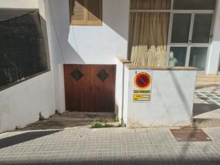 Rent Car parking in S´Arenal. Se alquila garaje con vado en el arenal