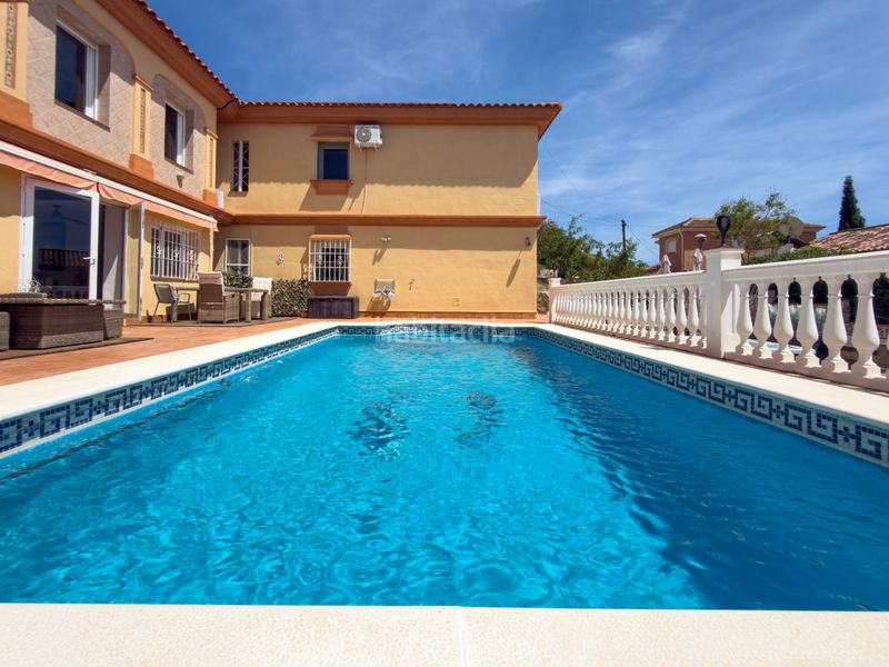 Foto 693f0e3f-f64e-4c79-a813-dd2a4960a6b1. Xalet amb aparcament piscina a Coín