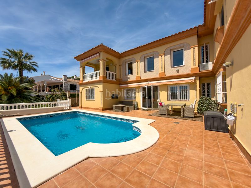 Foto effd3726-ce28-4d13-b8b1-bd647ebe7efd. Xalet amb aparcament piscina a Coín