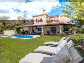 Xalet a Monda. Villa de lujo de 8 dormitorios con casa de invitados en monda