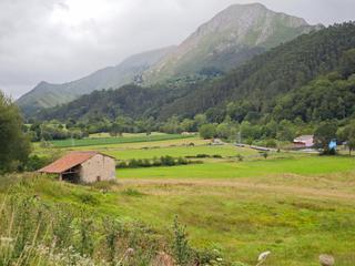 Casa a Vibaña-Ardisana-Caldueño. Cuadra con increible parcela en el valle de ardisana