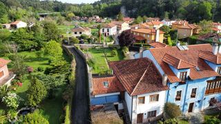 Maison à Nueva. Casa con cuadra y terreno edificable